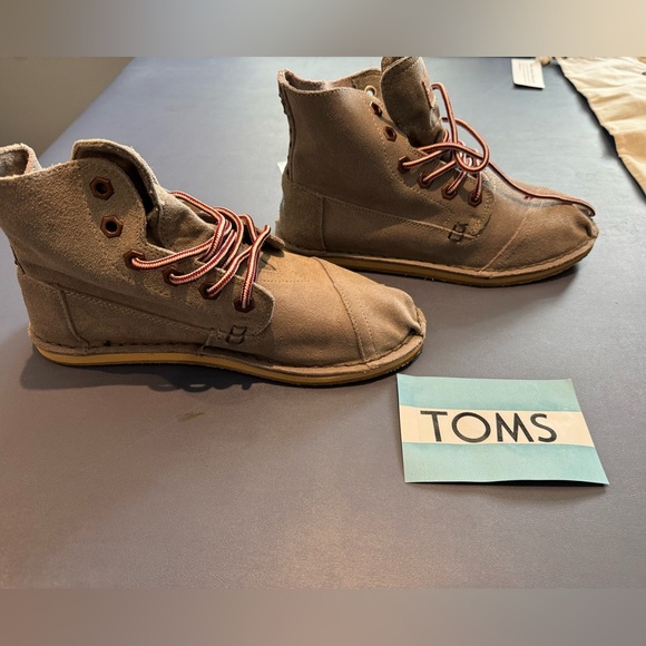 Women's Toms Lace Up Boots Size W 7 NIB Fall Grunge Tomboy Slouchy - Picture 3 of 8
